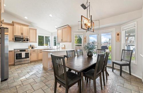 Meridian House | Backyard Bliss Bbq, Fire Pit, Patio, Sleeps 12