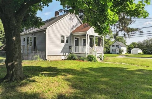 South Burlington House | Backyard Bungalow 2BR Near BTV + Fenced Yard