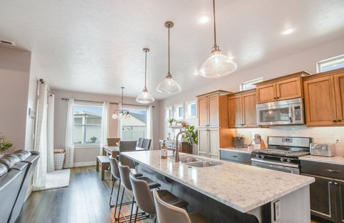Nampa House | Backyard Bungalow w/Resort Like Backyard!