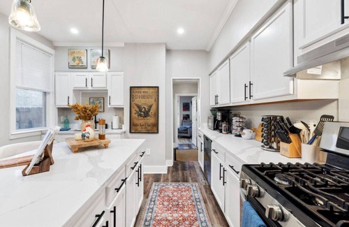 Pittsburgh Apartment | Backyard Escape Minutes From Downtown, Fenced Yard