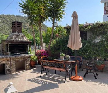 Toroni House | Backyard houses
