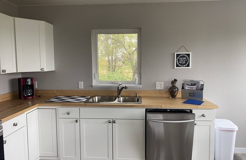 Orrin Cabin | Backyard Lake Access, Kayaks, Fire pit, Grill, Hammock, Deck, Beautiful Views