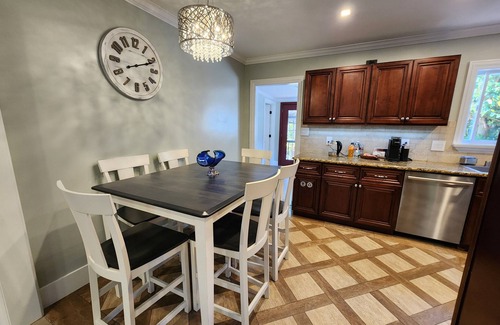 Vista House | Backyard Oases 2-bedroom house in delightful Vista with WiFi, AC