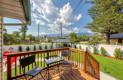 East Kootenay House | Backyard Oasis Hot Tub, BBQ, Outdoor Bar