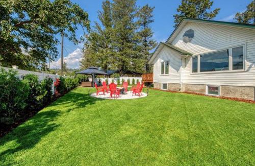 East Kootenay House | Backyard Oasis Hot Tub, BBQ, Outdoor Bar