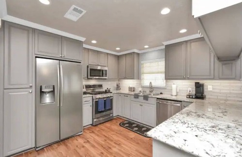 Friendswood House | Backyard Oasis - Large Pool & Grill - in the Heart of Friendswood!