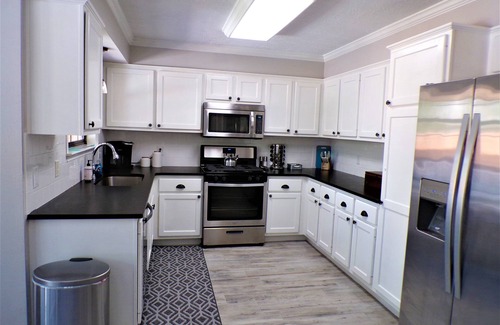 Glenhaven House | Backyard Oasis with Private Pool, SPA and Putting Green only 2 Miles from TAMU!