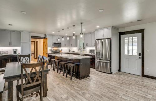 Weaverville House | Backyard Oasis with Hot Tub and Views Weaverville Gem