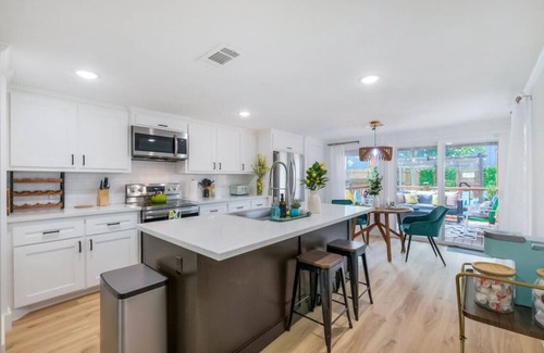 Northside House | Backyard Paradise/10 Min to DWTN/4 BR Home/Hot Tub