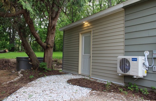 Cascade Cabin | Backyard Studio with Hot Tub