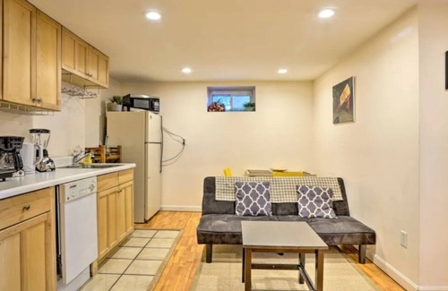 Newton Corner Condo | ★ Backyard ★ Walk & Close to Everywhere ★ 1BR ★ Comfy ★ Cozy ★ Entire Apartment