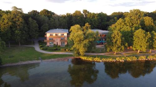 Neubrandenburg Hotel | Badehaus Hotel & Restaurant