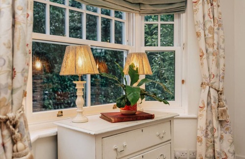 Henley-on-Thames House | Badgemore Cottage - Pet friendly, sleeps 8