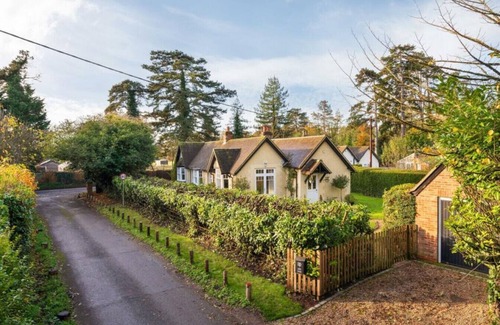 Henley-on-Thames House | Badgemore Cottage - Pet friendly, sleeps 8