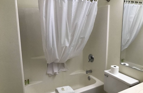 Lake Hallie Hotel | Badger Motel