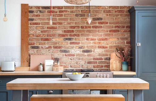 Pulborough House | Badgers Cottage - a peaceful retreat in the South Downs