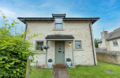 Cirencester House | Badgers Lodge MV37 Lakeside Spa Property