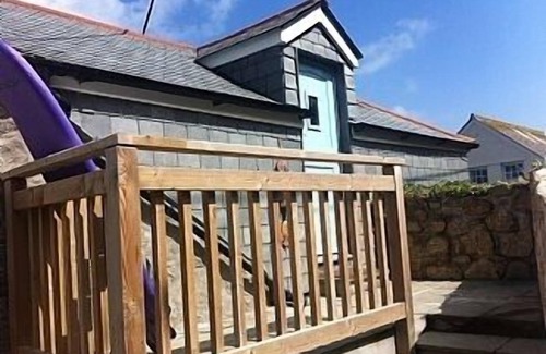 Sennen Cove Apartment | Badgers Loft apartment with stunning sea views and next to beach. Sleeps 2