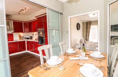 Tunstall Cottage | BADGERS RETREAT, pet friendly, with a garden in Hipswell