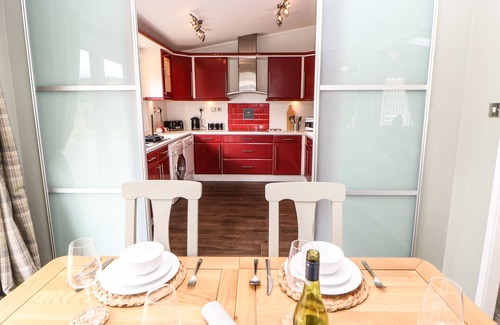 Tunstall Cottage | BADGERS RETREAT, pet friendly, with a garden in Hipswell