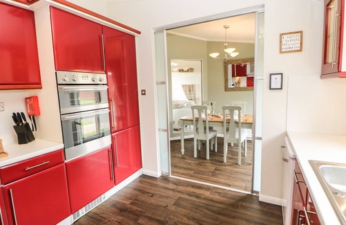 Tunstall Cottage | BADGERS RETREAT, pet friendly, with a garden in Hipswell