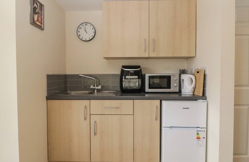 Blakeney Cottage | BADGERS SETT, pet friendly, with a garden in Blakeney