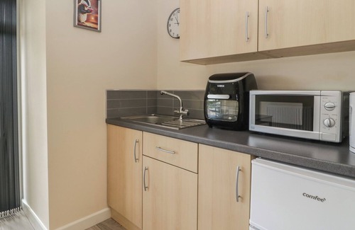 Blakeney Cottage | BADGERS SETT, pet friendly, with a garden in Blakeney