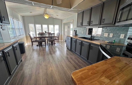 New London House | Badin Shores Resort - Excellent Lake View Home - Pools & Lots of Amenities - Gre