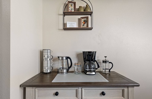 Caldwell House | ⭐Badminton/Volleyball net⭐️100Mbps⭐️3 TVs⭐️15min→Indian Creek Plaza⭐2600ft² ⭐nn