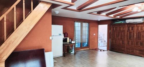 Hamyang House | Baekmu Mountain Villa Red Clay Pension