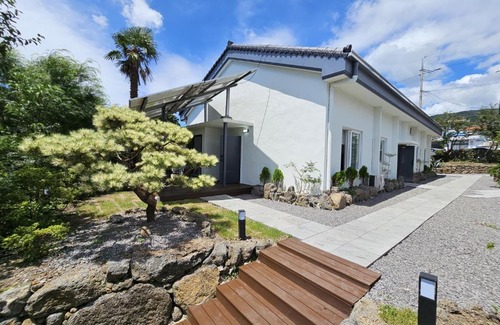Seogwipo City House | Baerongnamu Private Stay