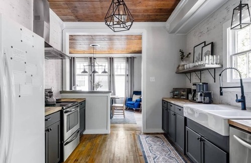 University House | Bagby Avenue Cottage