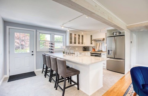 Great Barrington House | BAGELS & SLOPES: Start Your Day Deliciously, Hit Powder Perfectly!