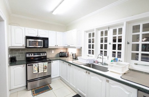Orange Hill Villa | 'Bago Breeze' a blissful 4-bdrm villa by the Sea