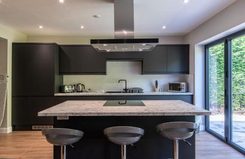 Edwinstowe Apartment | Bagworth House - Spacious 4BR Bungalow in Leicestershire