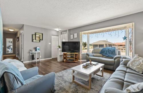 Drumheller House | Bahama Breeze I Hot Tub I Pool I 5 Bedroom