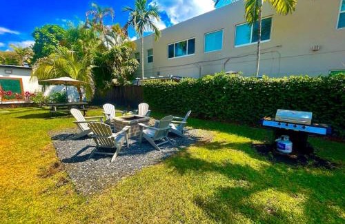 Victoria Park Apartment | Bahama Mama Las Olas and Holiday Park w Hot Tub