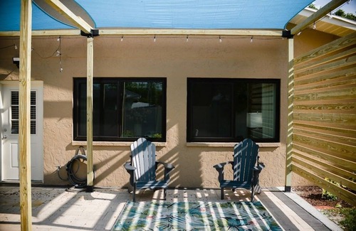 South Venice House | Bahama Villa - Minutes to Venice Beaches-ping-pong-pickle ball court-game room