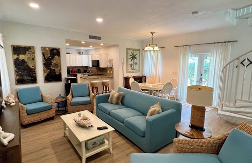 Alice Town House | Bahamian Rhapsody: 2-Story Treehouse in Prime Location nBoat slip available 40ft