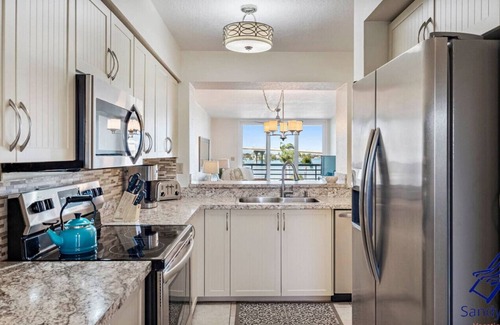 St. Petersburg Condo | Bahia Vista 12-442: 4th-Floor Isla Del Sol Condo with Bay & Don CeSar Views