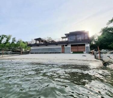 Pagbilao Villa | Baia Pagbilao, Beachfront Home in Quezon
