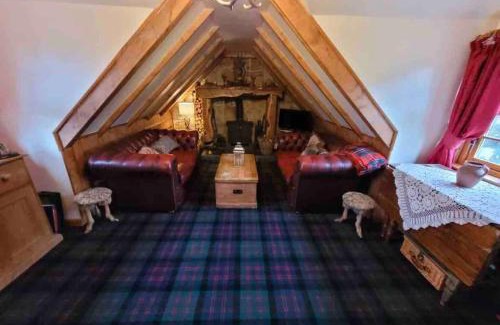 Dalry House | Baidland Escapes 2 bedroom cottage With hot tub