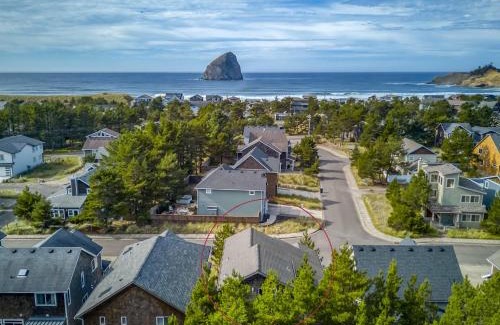 Pacific City House | Baileys Beach House - Meredith Lodging