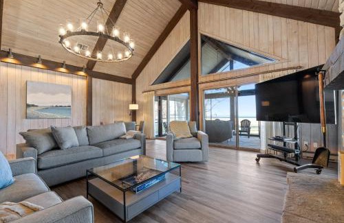 Baileys Harbor House | Baileys Harbor Lakefront Abode by Simple Life Rentals
