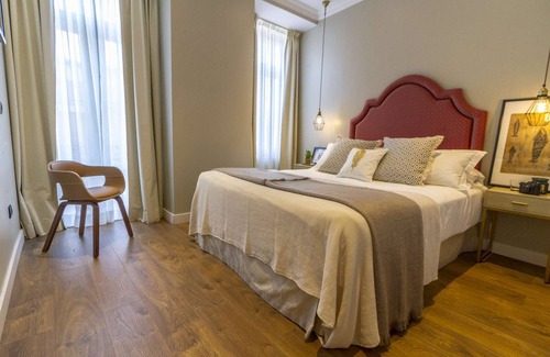 Sao Jose Hotel | Bairro Alto Suites - Double Room with Private Ensuite Bathroom