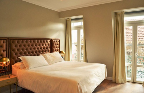 Sao Jose Hotel | Bairro Alto Suites - Double Room with Private Ensuite Bathroom