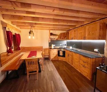 Malborghetto Valbruna Ski Chalet | Baita Alpenrose