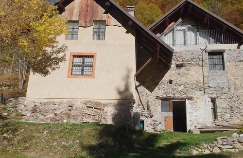 Vinadio Cabin | Baita la Travers- Typical renovated Alpine hut with courtyard and outdoor patio