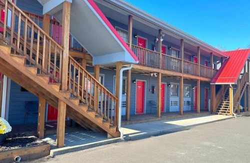 Mountain Lake Park Hotel | Baja Motel