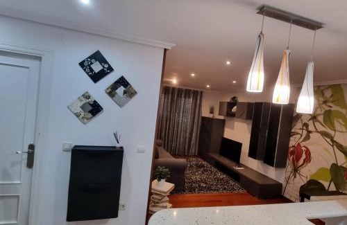 Santiago de Cartes Apartment | Bajo con Jardin en Cartes